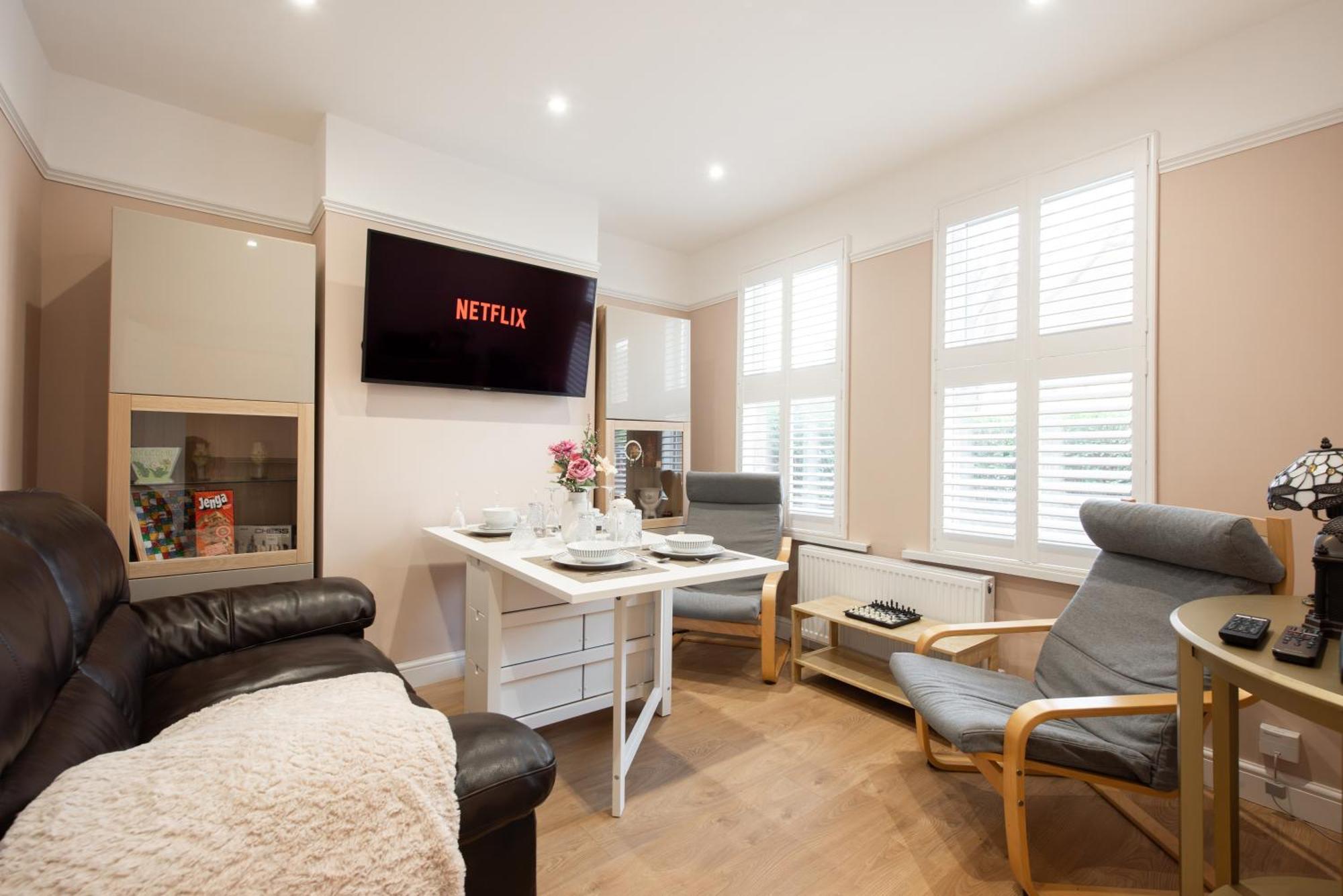 Victorian 2Br Apartment, King Beds, Fast Wifi, Near Shops, Cafes & Transport, E17 London Exterior foto