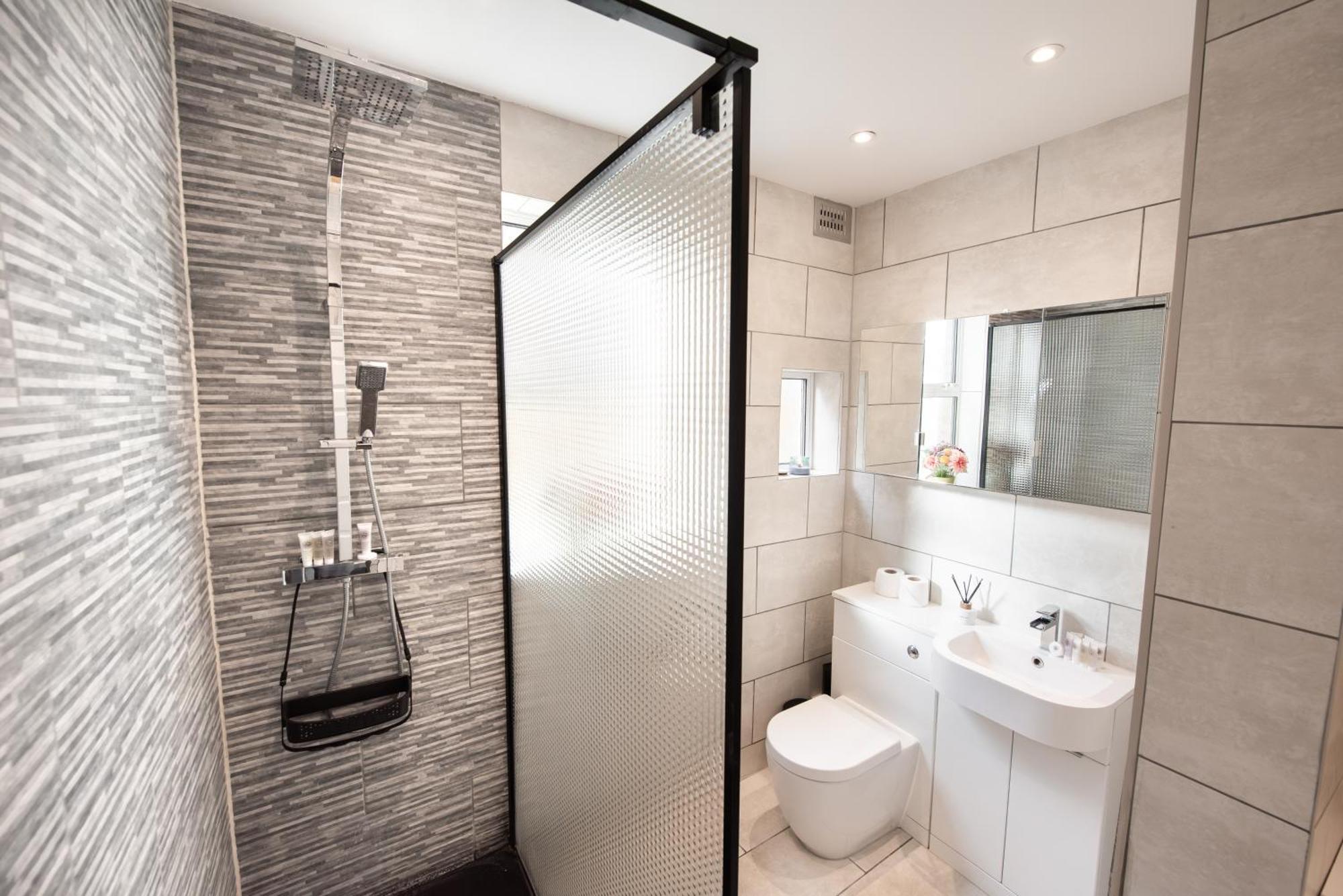 Victorian 2Br Apartment, King Beds, Fast Wifi, Near Shops, Cafes & Transport, E17 London Exterior foto