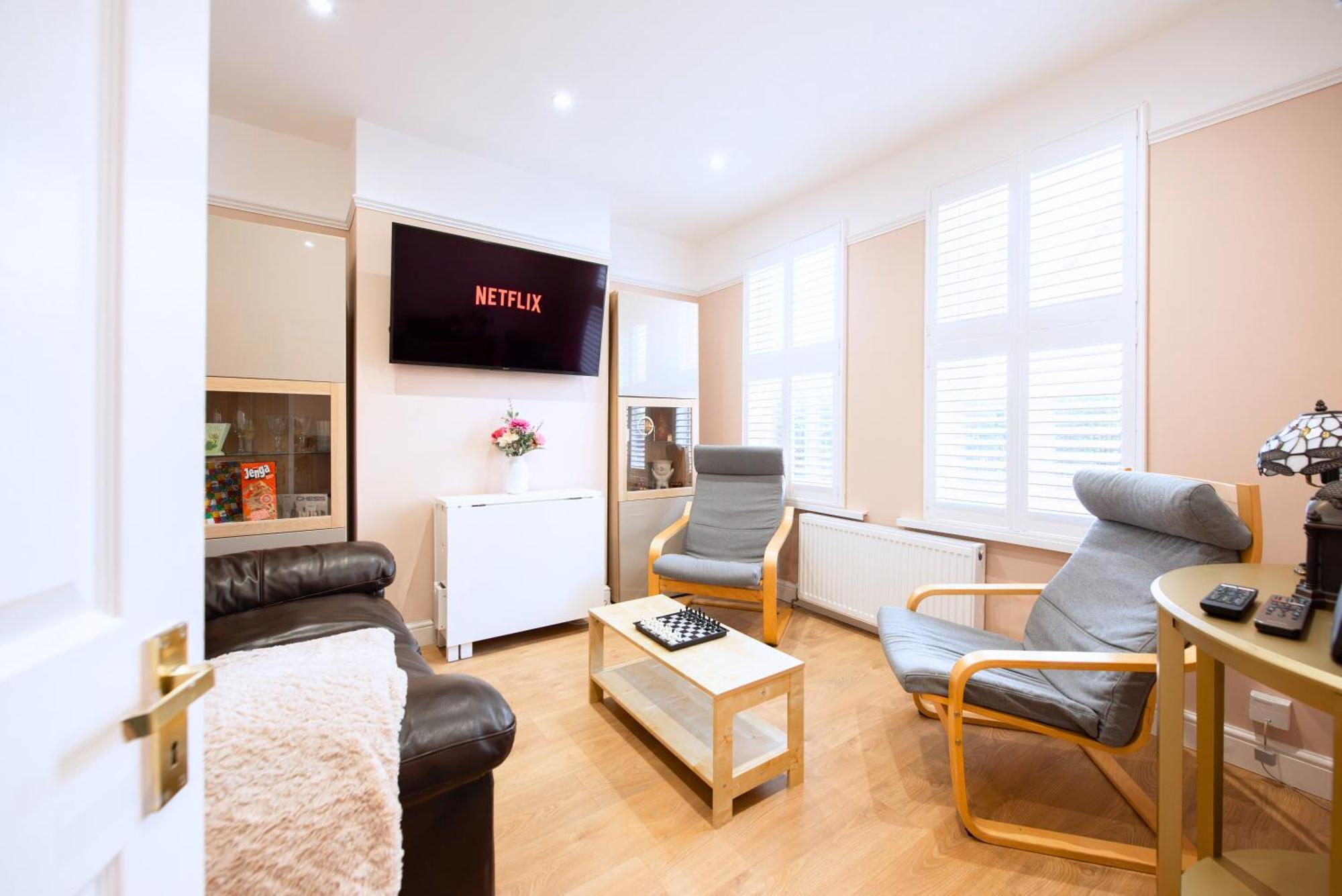 Victorian 2Br Apartment, King Beds, Fast Wifi, Near Shops, Cafes & Transport, E17 London Exterior foto